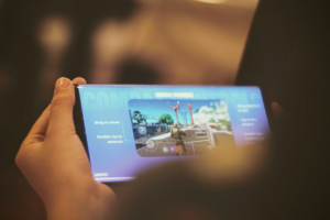 person holding black android smartphone — Foto por Joshua Hoehne na Unsplash