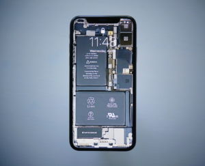 black smartphone — Foto por Frankie na Unsplash