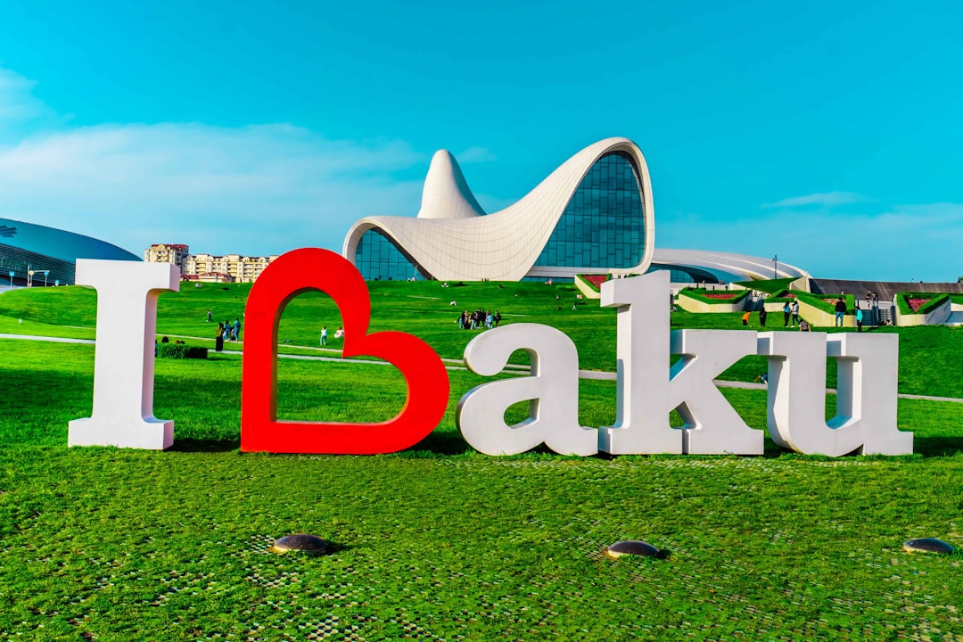 Baixe o DOLA e Descubra a IA Gratuita Que Está Chamando Atenção